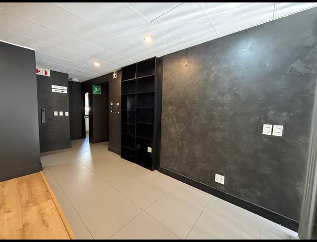 530M² OFFICE FOR SALE IN SUNNINGHILL